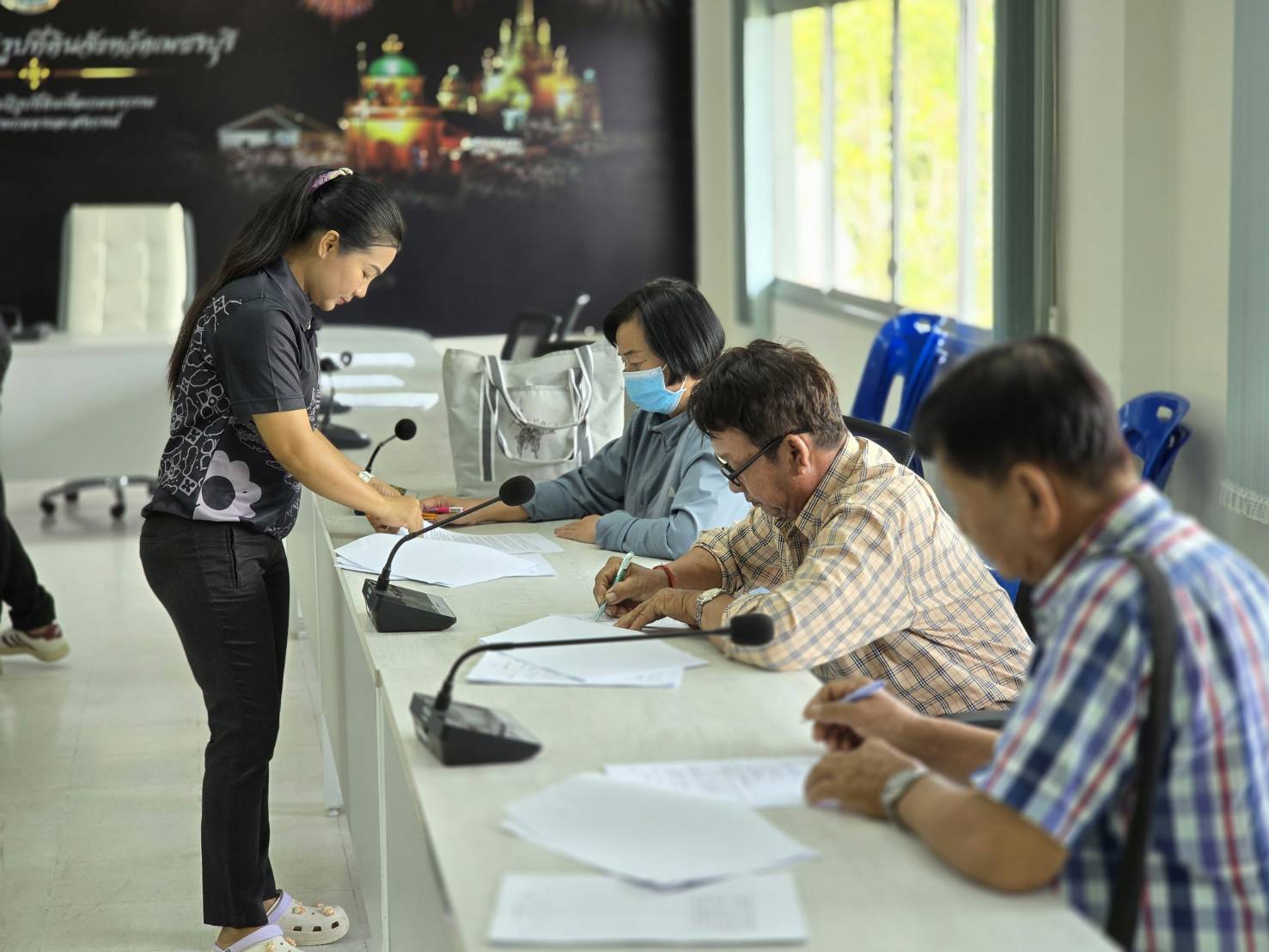 title - ปฏิรูปที่ดินจังหวัดเพชรบุรี มอบหมายกลุ่มการเงินบัญชีและจัดเก็บผลประโยชน์ ดำเนินการจัดทำสัญญากู้ยืมเงินกองทุนการปฏิรูปที่ดินเพื่อเกษตรกรรม และมอบสินเชื่อให้แก่เกษตรกรในเขตปฏิรูปที่ดินจังหวัดเพชรบุรี